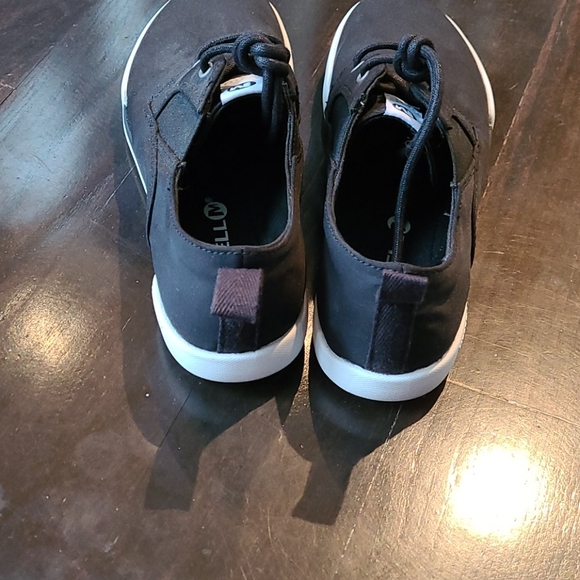 Black Merrell shoes - Picture 2 of 4